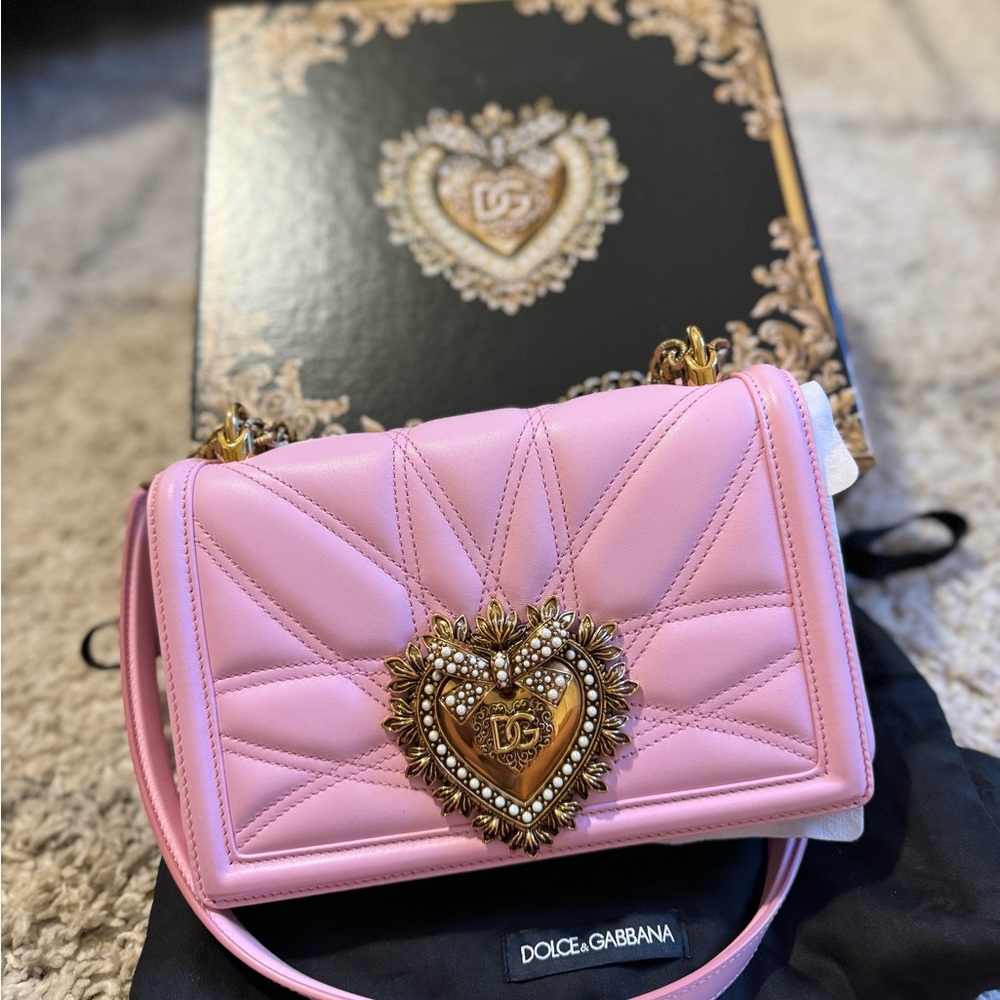 Authentic DG medium pink BRad new condition 10/10